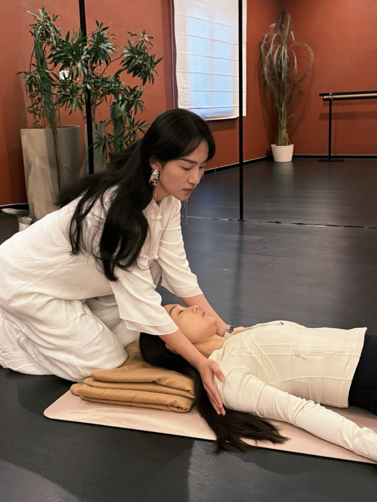 One-on-one somatic bodywork for women