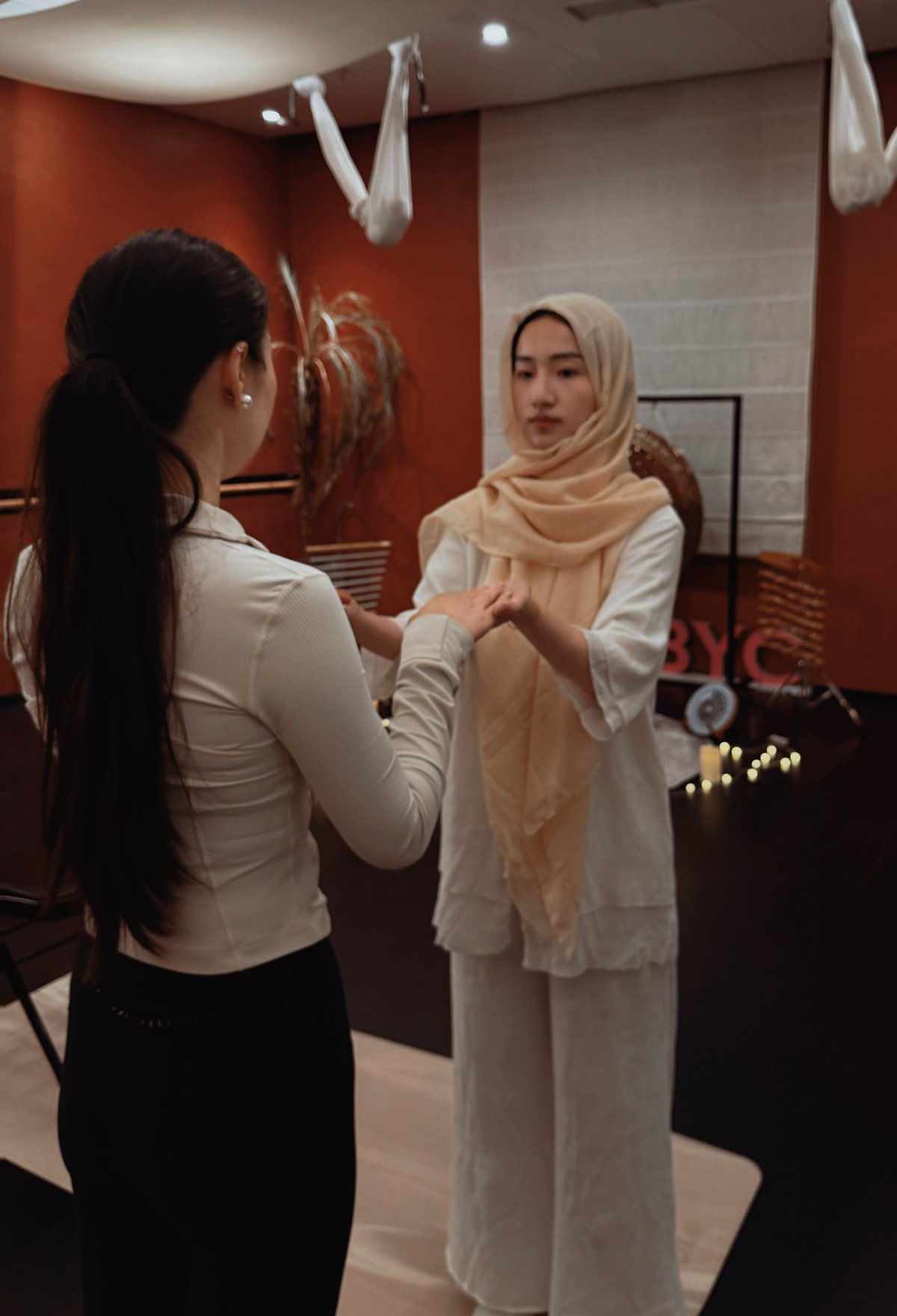 Guided storytelling circle with participants